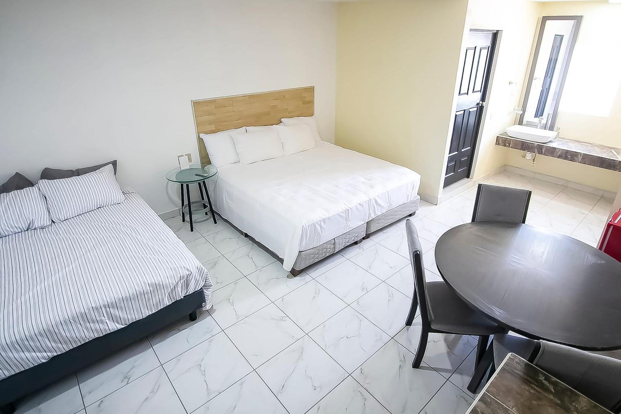 Oyo Hotel Plaza Las Torres, 카보산루카스 외부 사진