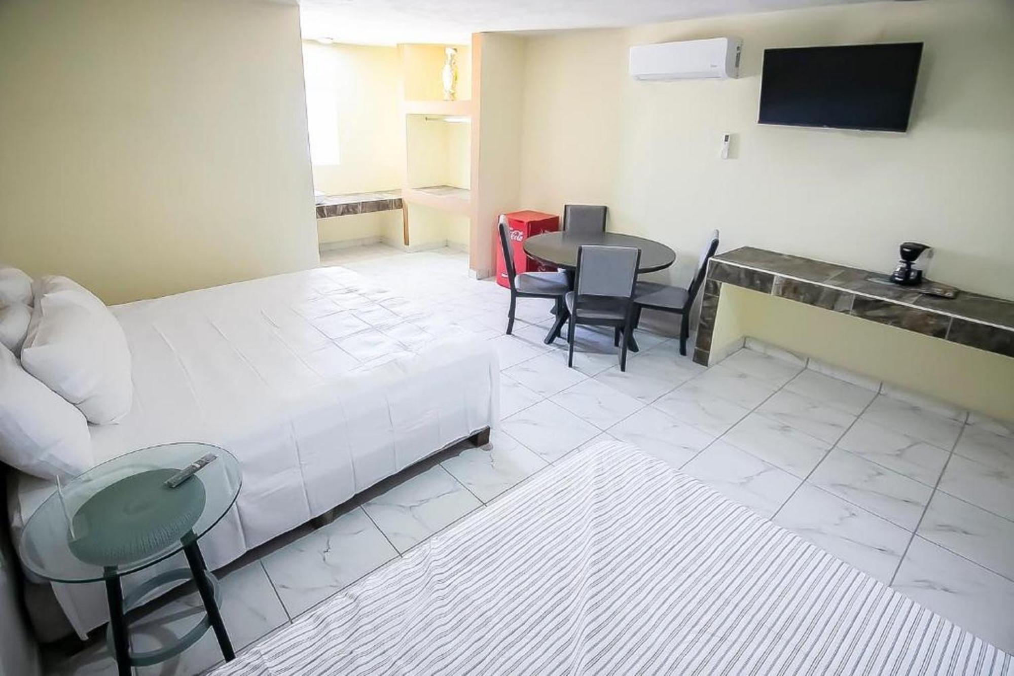 Oyo Hotel Plaza Las Torres, 카보산루카스 외부 사진