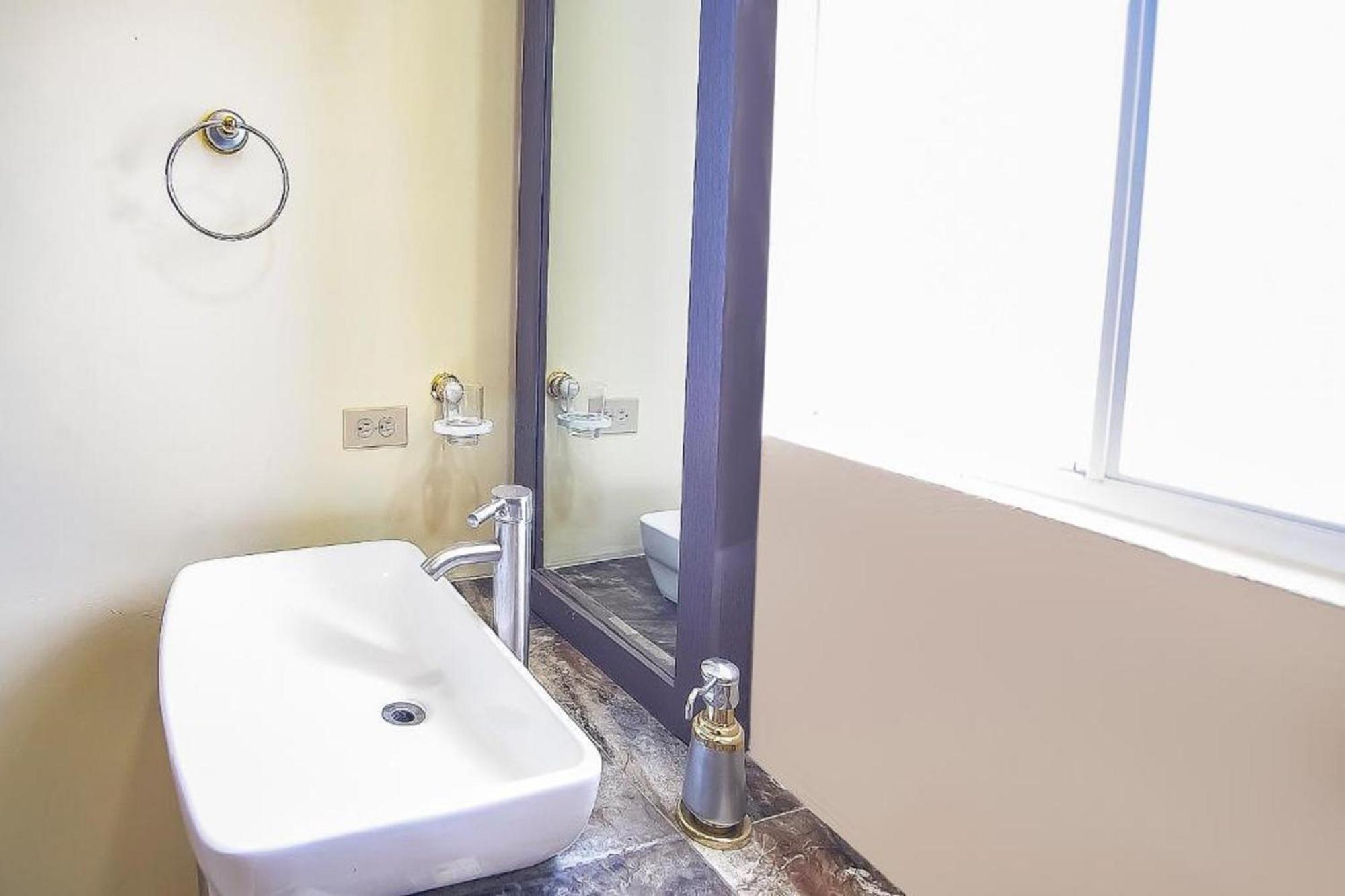 Oyo Hotel Plaza Las Torres, 카보산루카스 외부 사진