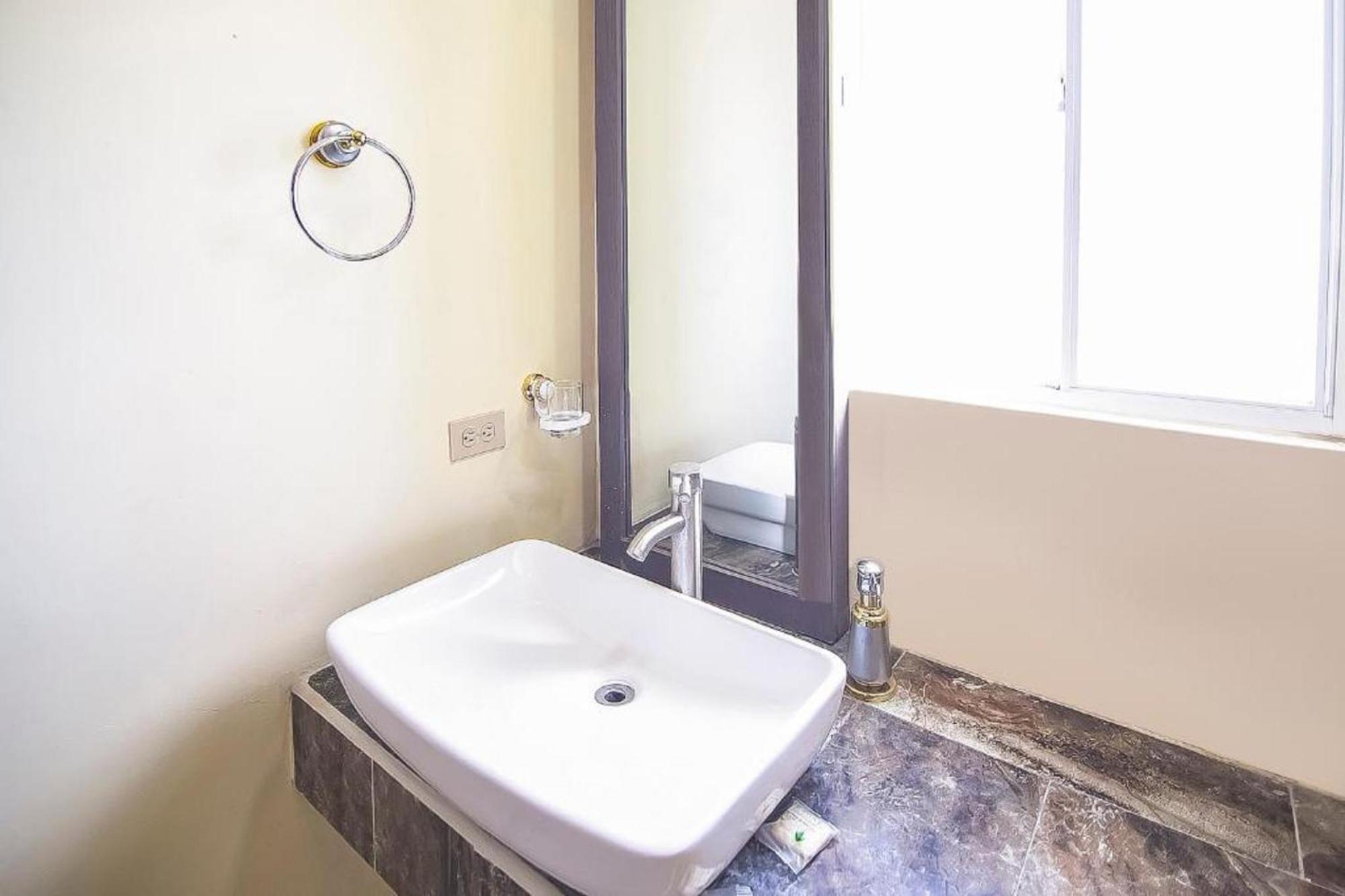 Oyo Hotel Plaza Las Torres, 카보산루카스 외부 사진